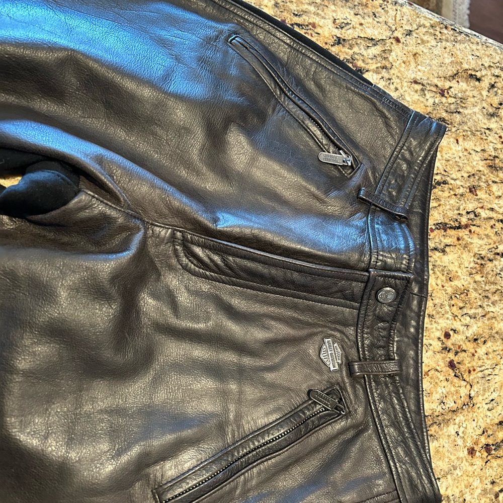 Woman’s Harley Davidson leather riding pants - Picture 7 of 9